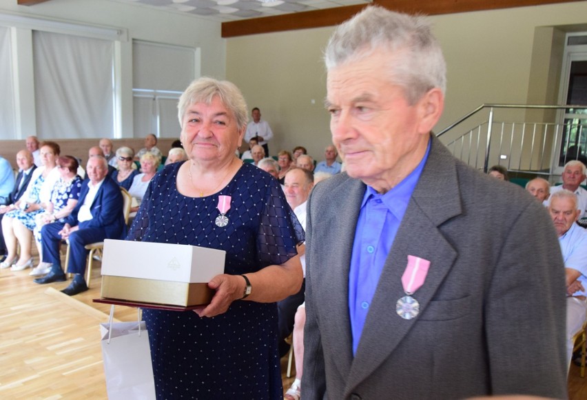 Złote Gody w Baranowie Sandomierskim. 50 rocznicę ślubu świętowało blisko sto małżeńskich par z całej gminy! Zobacz zdjęcia