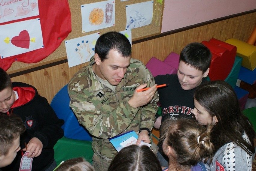 Żołnierze USA odwiedzili jedną z żagańskich szkół.