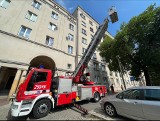 Lokator jednego z bloków w Nowej Hucie nie dawał oznak życia. Trwa akcja straży pożarnej