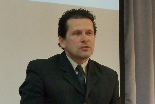 Roman Chmielewski został odwołany. Na stanowisku przewodniczącego rady powiatu zastąpił go Józef Bukowiński.