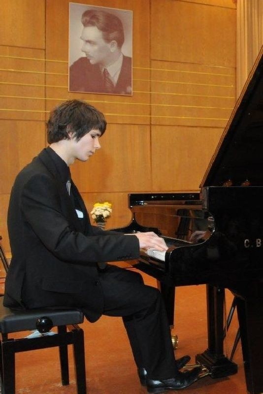 Jakub Kitowski, laureat Grand Prix I Międzynarodowego Konkursu Pianistycznego imienia Henryka Neuhausa podczas koncertu reprezentował będzie Polskę