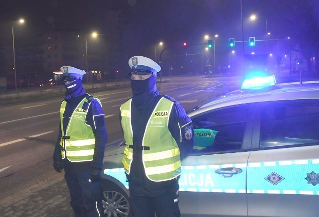 Policjanci w sylwestrową noc na ulicach Kielc