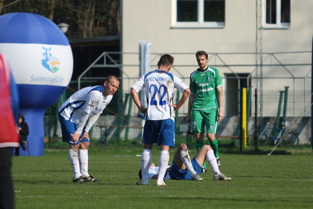 Marek Niewiada (z lewej) nie wie, czy w przyszłym sezonie będzie grać w Świnoujściu.