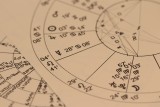 Tym znakom zodiaku powiedzie się w pracy w 2024 roku. Mamy najnowszy horoskop na nowy rok