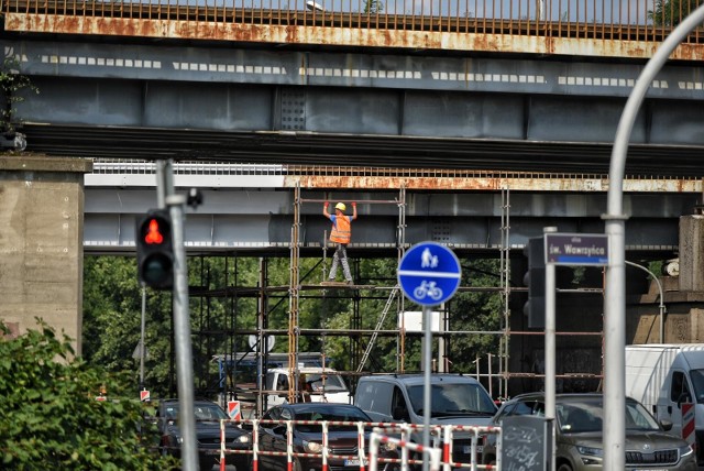 Od soboty na ul. Niestachowskiej rozpocznie się kolejny etap renowacji wiaduktu kolejowego