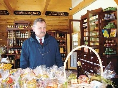 Janusz Kasztelewicz już za komuny myślał o produkcji miodu na większą skalę Fot. Grażyna Starzak