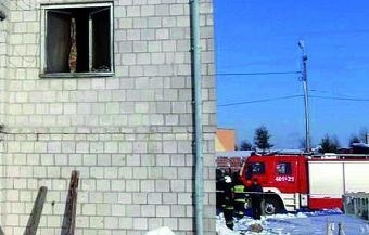 Augustowscy strażacy gasili w piątek w południe murowany dom w Sztabinie.