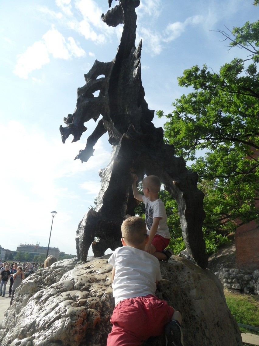 Podczas wakacji tysiące turystów odwiedza Kraków. Najmłodsi...