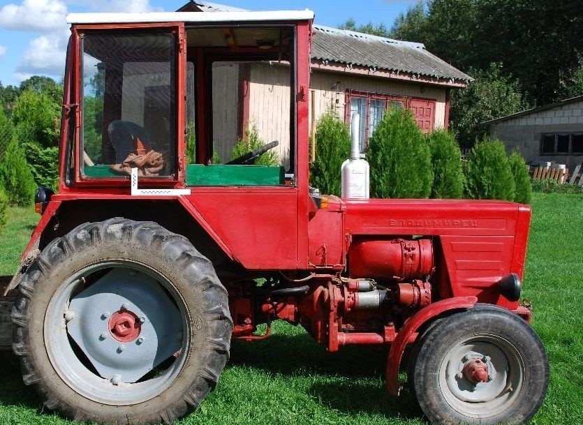 Kierowca ciągnika nie miał prawa jazdy