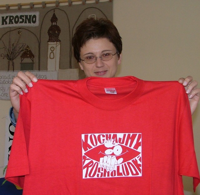 Koszulki z hasłem Kochajmy KROSNOludki od pięciu lat promują miasto - mówi Dorota Piwka