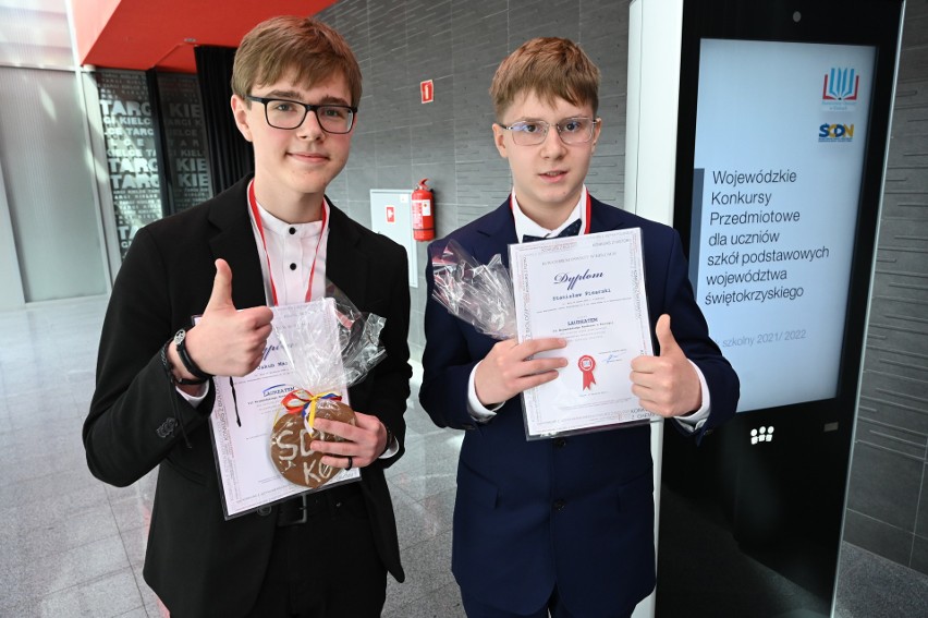(Od lewej) Jakub Marks - laureat dwóch konkursów  ze Szkoły...