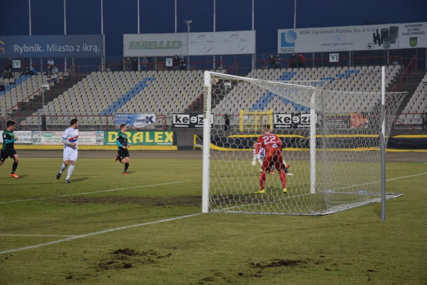 Drużyna Raków Częstochowa pokonała ROW 1964 Rybnik 2:1