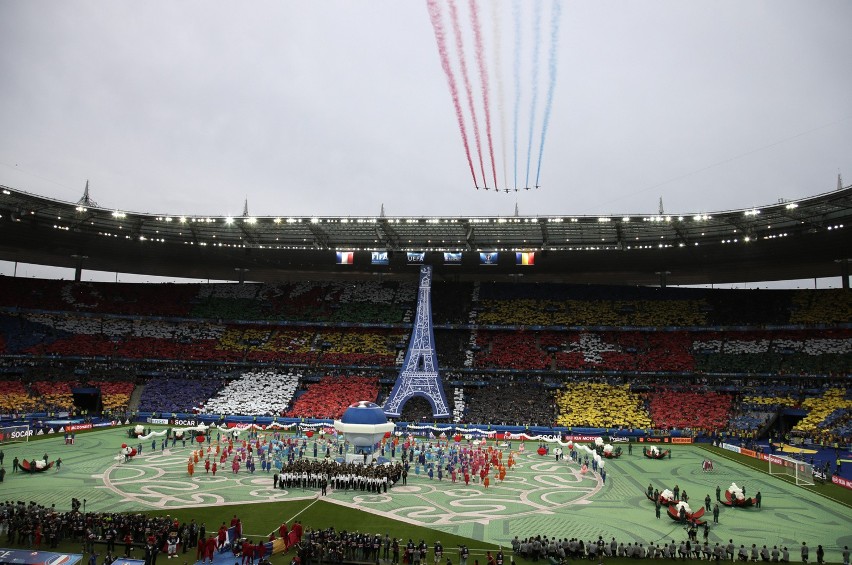 Ceremonia otwarcia Euro 2016, czyli kartoniady, motyw Wieży Eiffla i głos Zary Larsson [ZDJĘCIA]