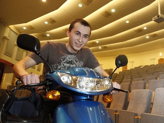 Mateusz Janucik, maturzysta z Zespołu Szkół Mechanicznych w Białymstoku wygrał skuter