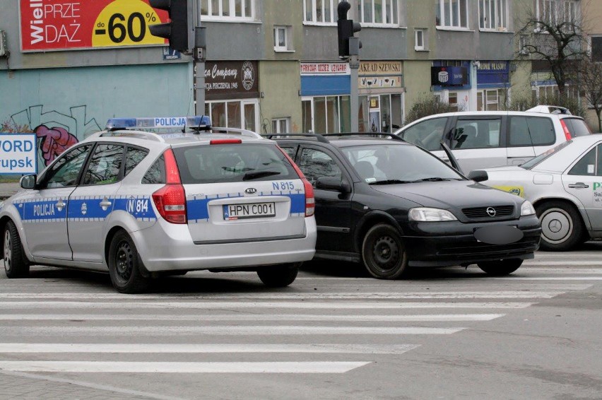 Kolizja przy skrzyżowaniu ulic Sierpinka i Garncarskiej.