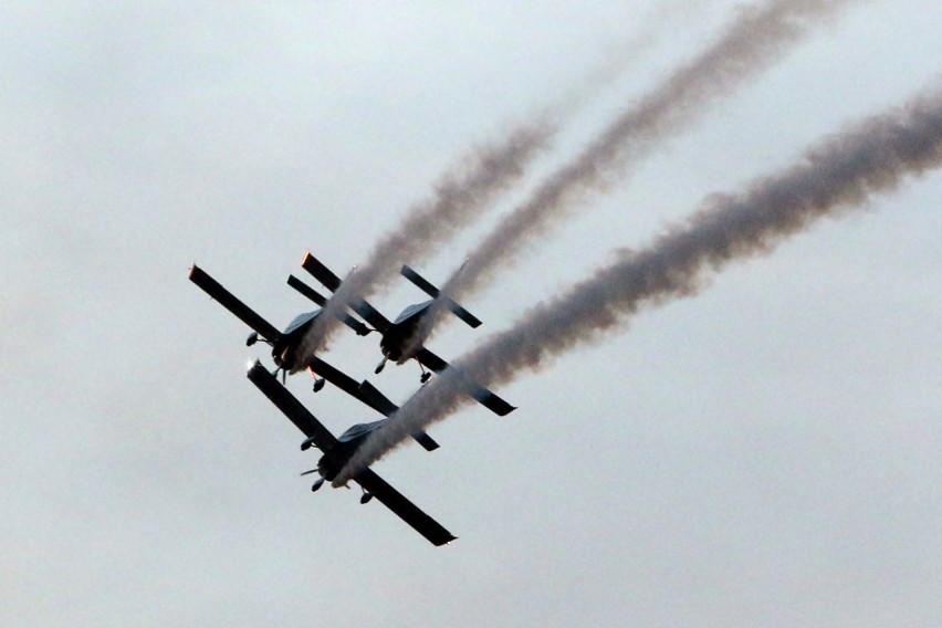 Air Festival Świdnik. Taniec Biało - Czerwonych Iskier na niebie [ZDJĘCIA, WIDEO]