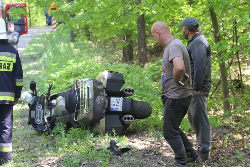 Wypadek w Furmanach - ranne dwie osoby jadące motocyklem (ZDJĘCIA) 