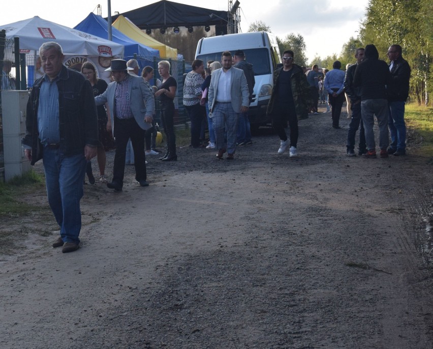 Gminne dożynki w Szydłówku pod Szydłowcem. Impreza była...