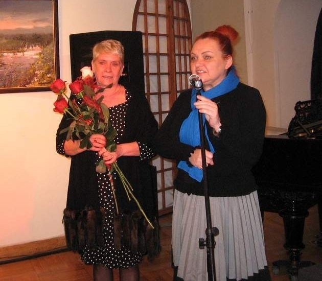 - Wystawę zorganizowała Łaźnia i Anna Minajew, wdowa po malarzu - mówiła Beata Drozdowska (z prawej).