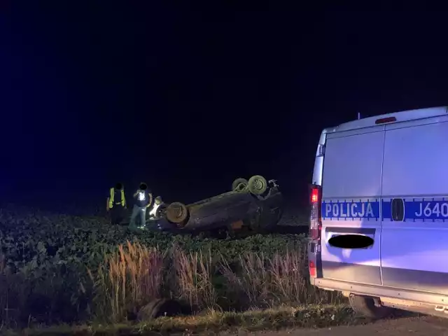 Obie osoby znajdujące się w pojeździe były pijane.