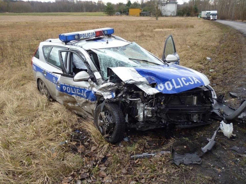 Wypadek w Knurowie. Policjanci są ranni