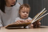 Książki, które świetnie wpływają na rozwój dzieci. Stymulują percepcję wzrokową i nie tylko. Oto 5 tytułów, które musicie poznać