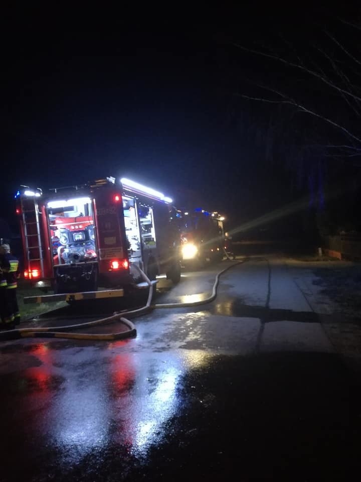 Strażacy już drugi raz gasili pożar w Żukowie w gminie...