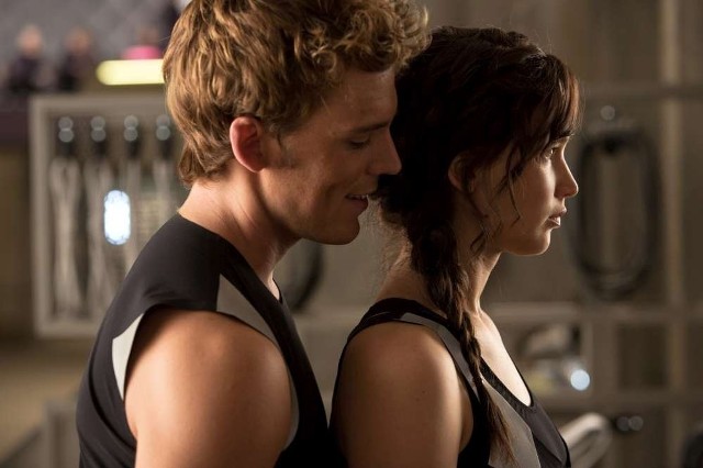 Katniss (Jennifer Lawrence) i jej rywal, Finnick (Sam Claflin)