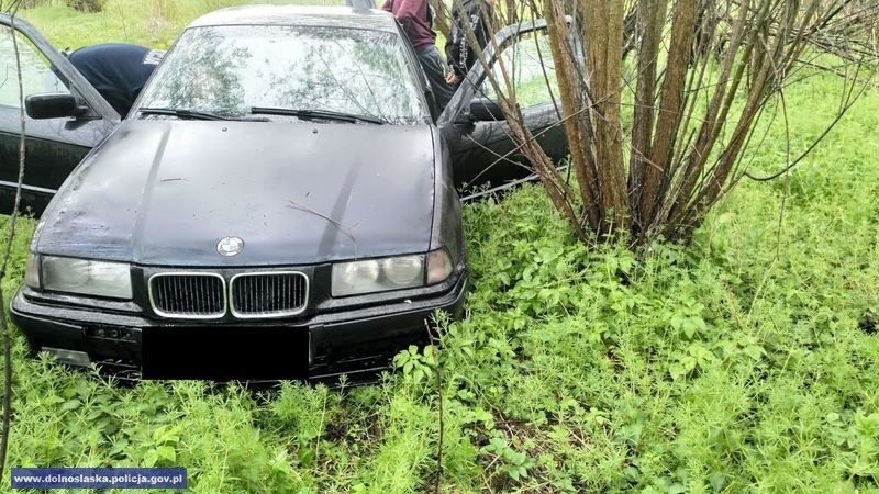 21-latek uciekał przed policją, bo BMW od lat nie miało badań technicznych 