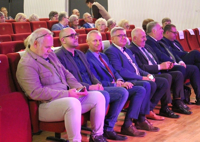 Podczas uroczystej inauguracji w Teatrze Miejskim, ponad 200...