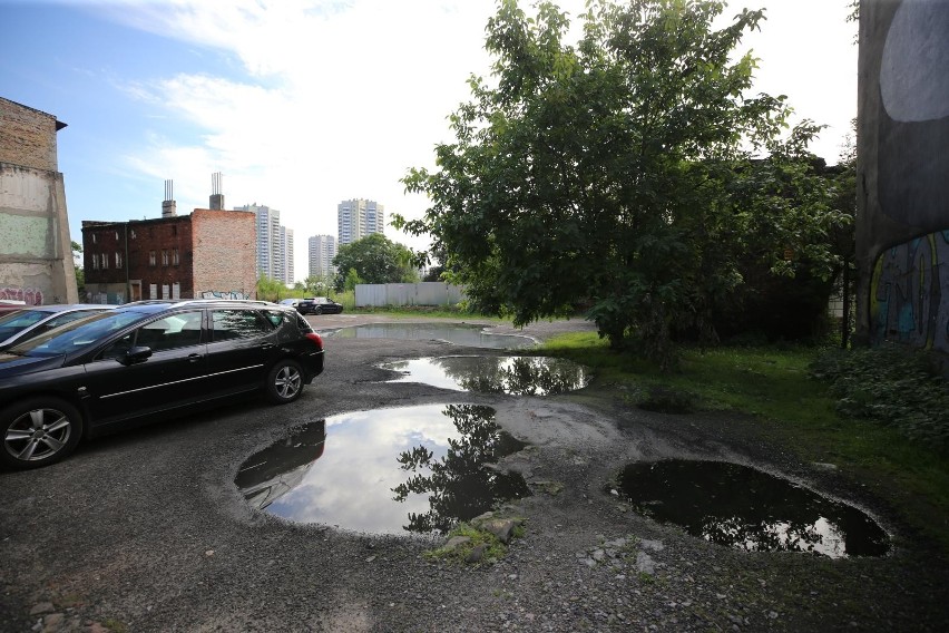 Kwartał Pawła-Wodna- Górnicza. Dziki parking na klepisku,...