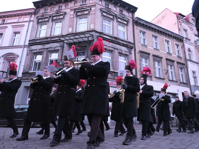 Orkiestra górnicza kopalni Mysłowice Wesoła obudziła mieszkańców w Barbórkę.