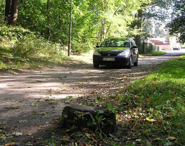 Ulica Fabryczna w Miastku. Niedługo będzie na niej nowa nawierzchnia. 