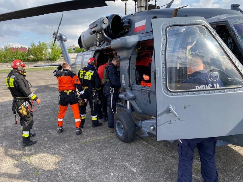 Wielki pożar w gminach Nowe Miasto nad Pilicą i Odrzywół. Spłonęło prawie 100 hektarów lasów, Był nawet Black Hawk. Nowe zdjęcia