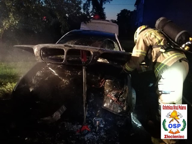 We wtorek nad ranem Ochotnicza Straż Pożarna Złocieniec została zadysponowana do pożaru samochodu osobowego w miejscowości Darskowo. Paliło się auto osobowe BMW, pożarem objęta jest cała komora silnika, pojazd posiadał instalację gazową LPG, w pojeździe nie było nikogo.W akcji udział brała Ochotnicza Straż Pożarna Złocieniec, Państwowa Straż Pożarna Drawsko Pomorskie, policja.Zobacz także: Pożar w centrum Koszalina, przy budynku byłego Empiku