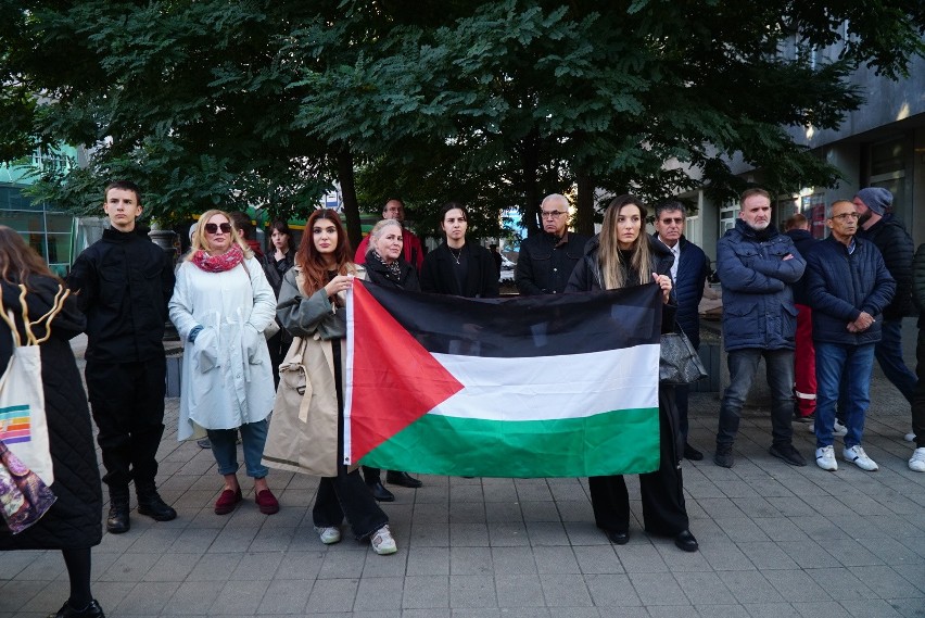 Uczestnicy krzyczeli też hasła "Wolna Palestyna", "Stop...