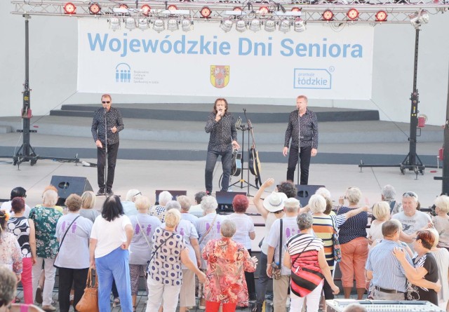 Około tysiąca osób w sobotę (24 sierpnia) bawiło się na Wojewódzkich Dniach Seniora 2019 w Łowiczu. Specjalnie dla nich zagrała popularna w latach 80. XX wieku grupa VOX, którego muzyczną wizytówką jest przebój "Bananowy song"