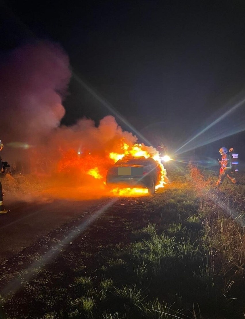 Pożar samochodu w okolicach Szczecinka