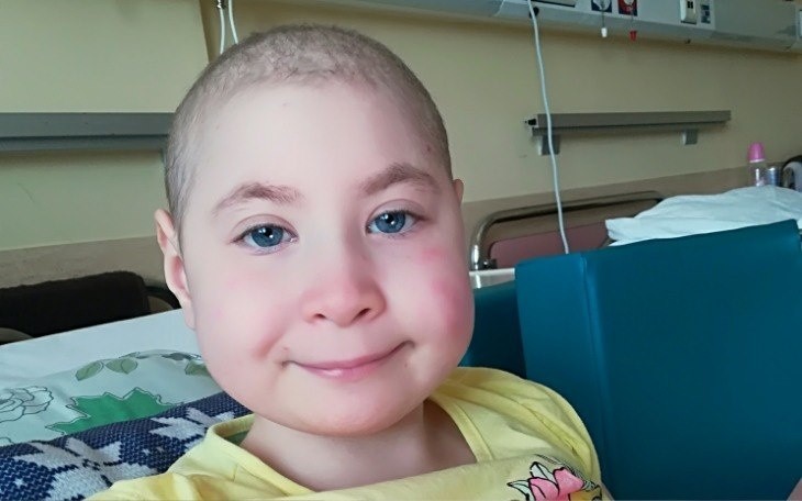 Oliwia Kaczewska z Ostrowca dzielnie znosi choroby. Jej rodzina potrzebuje naszej pomocy [ZDJĘCIA]