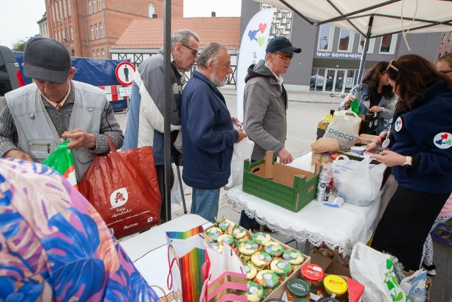 Finał wielkanocnej edycji tegorocznej akcji "Ciepło serca w słoiku" odbył się w świąteczny poniedziałek, 1 kwietnia, o godz. 11 na Rybim Rynku w Bydgoszczy. Więcej zdjęć >>>