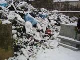 Chełmża. Zmusili do uprzątnięcia śmieci z cmentarza