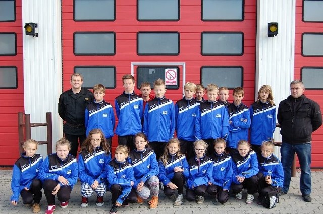 Młodzieżowa Drużyna Pożarnicza w Krasocinie liczy 20 dziewcząt i chłopców.