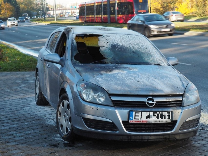 Pożar auta na al. Mickiewicza - interweniowali strażacy