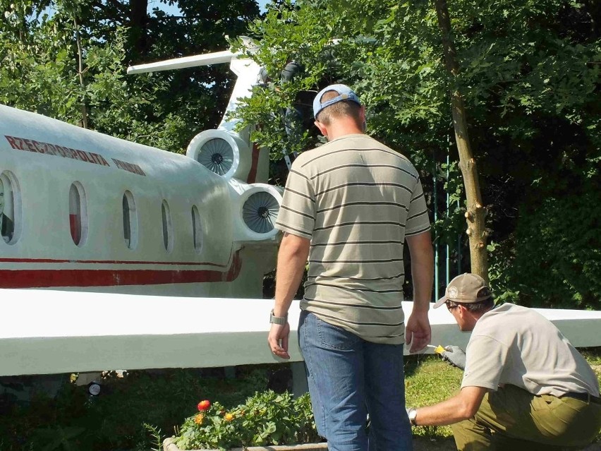 Odnowiony Tupolew - pomnik katastrofy smoleńskiej w Kałkowie