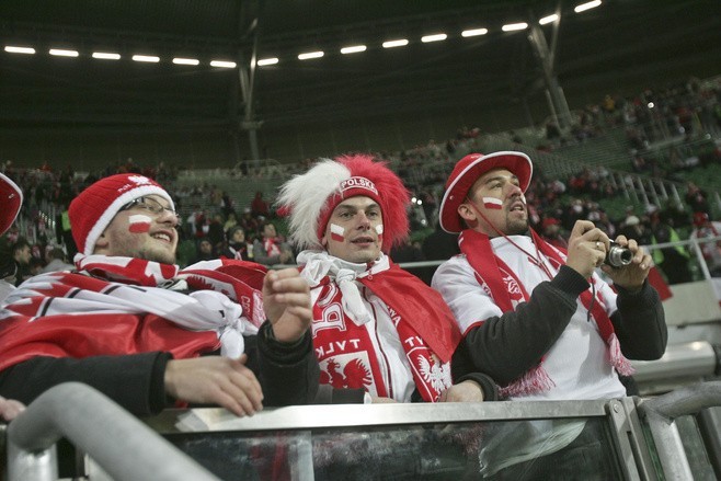 Kibice na trybunach Stadionu Miejskiego we Wrocławiu