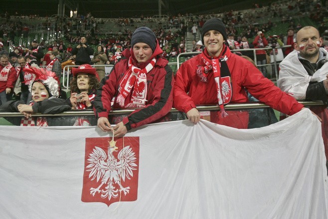 Kibice na trybunach Stadionu Miejskiego we Wrocławiu