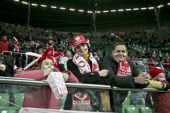 Kibice na trybunach Stadionu Miejskiego we Wrocławiu