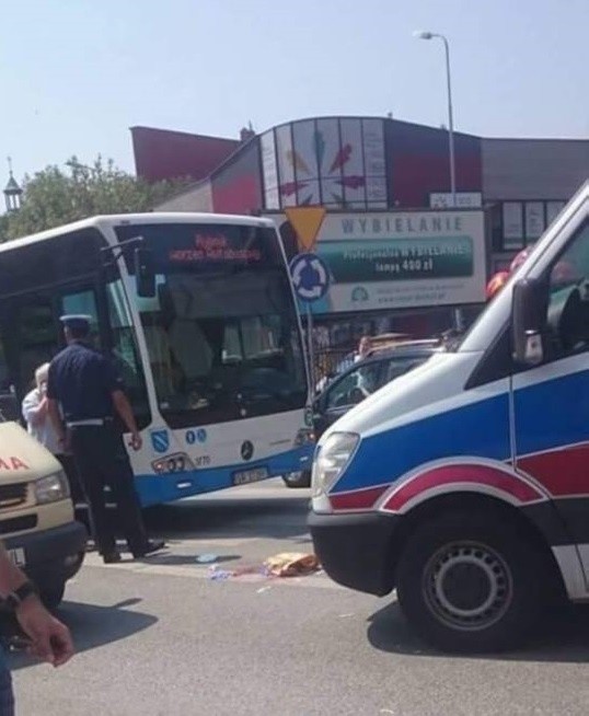 Wypadek w Rybniku obok Plazy. Autobus potrącił pieszą