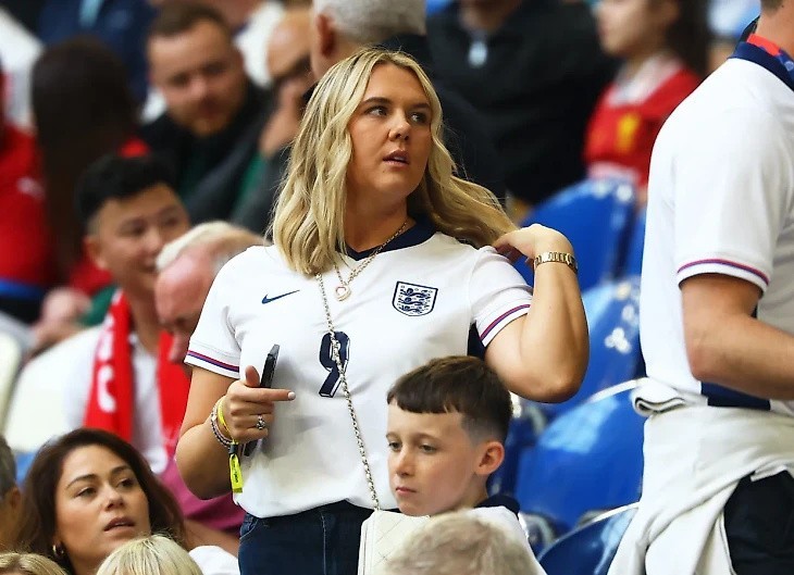 Mocne wsparcie Anglii z trybun: przybyły żony i dziewczyny piłkarzy „Trzech Lwów”