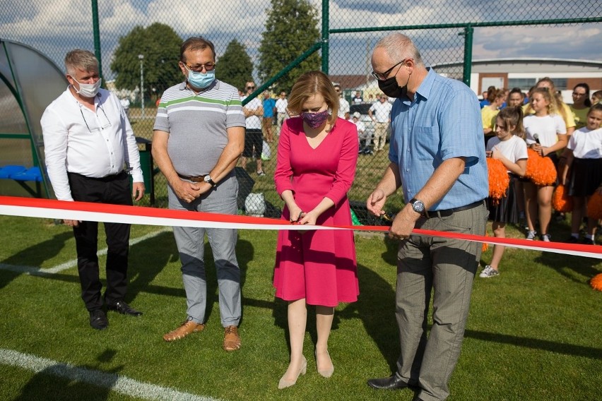 Nowe boisko piłkarskie w Pawłowie już otwarte. Zobacz zdjęcia z otwarcia obiektu [GALERIA]